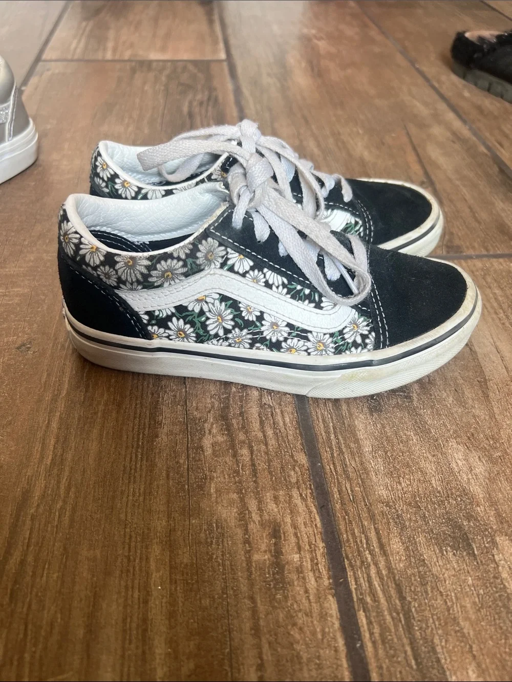 Vans Kids Black Daisy Pattern Sneakers with White Stripe